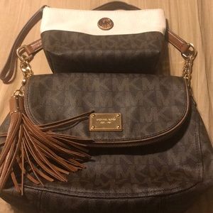 Michael Kors tassel handbag/ wristlet combo ❤️